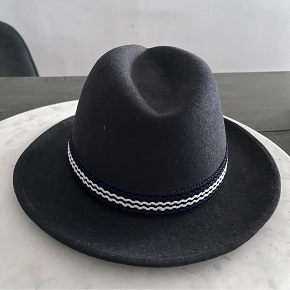 Fedora Hat 🎩 - Picture 2 of 6
